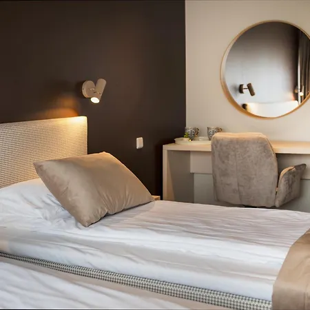 Aismares 3*