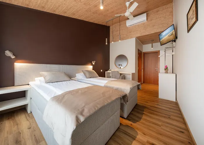 Aismares Svečių namai 3*